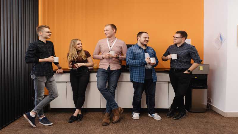 Team Saxton TheStripesBlog Digital Media Brand Difference Guide
